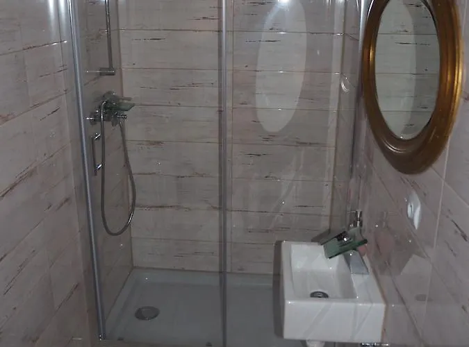 Quarto em Acomodações Particulares Goscinne P.o.w. 17